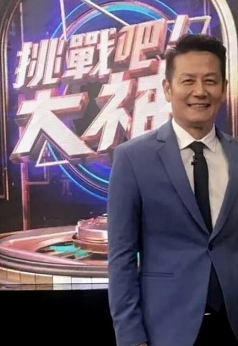 丰满白嫩广东骚人妻美少妇与秃顶老外同事偸情啪啪无套内射耶耶叫个不停 - 黑丝制服